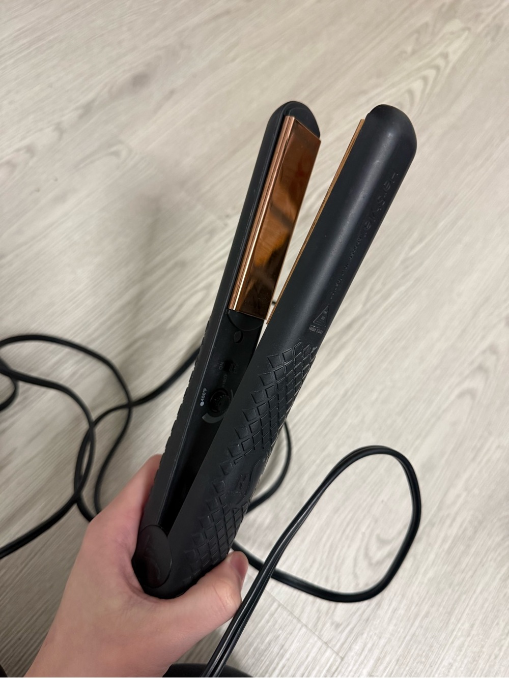 Rose gold titanium hair straightener